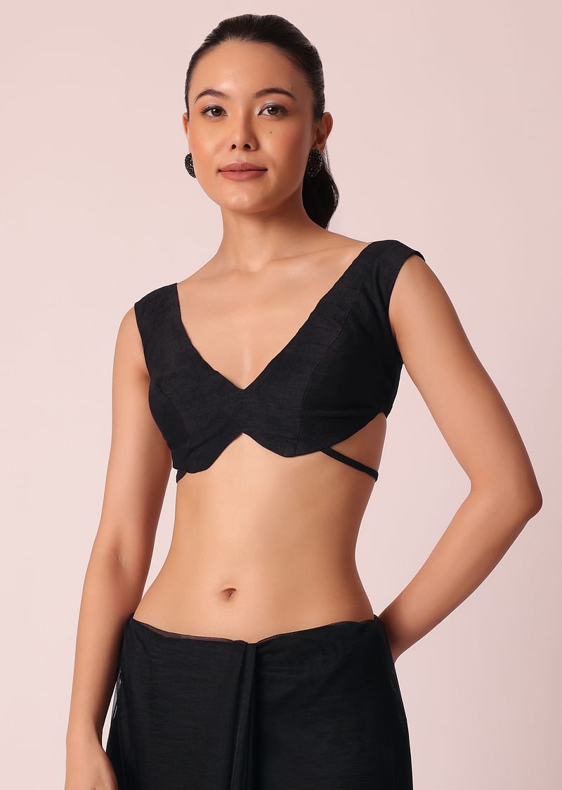 Black Net Saree With Floral Threadwork - Image 7